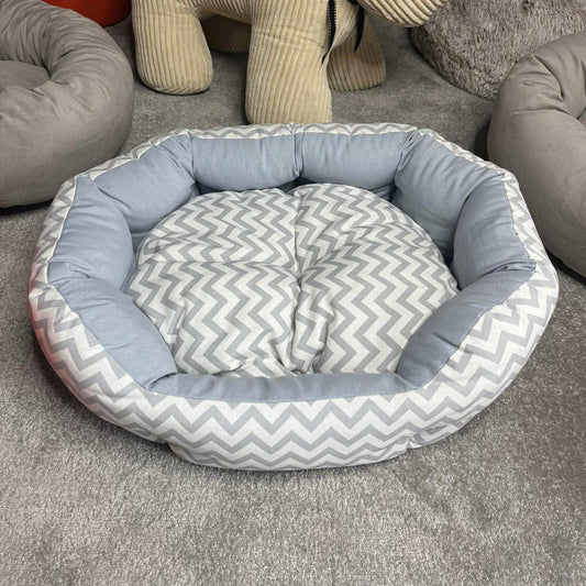 Panier pour chien Mathilde ovale - Motif zigzag gris - Coussin réversible | Le Dressing du Chien