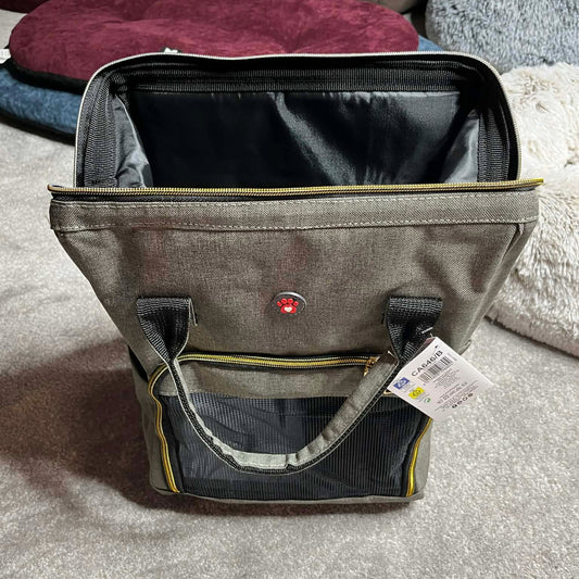 Sac à dos de transport gris pour chien léger et design - Confort & Sécurité | Le Dressing du Chien