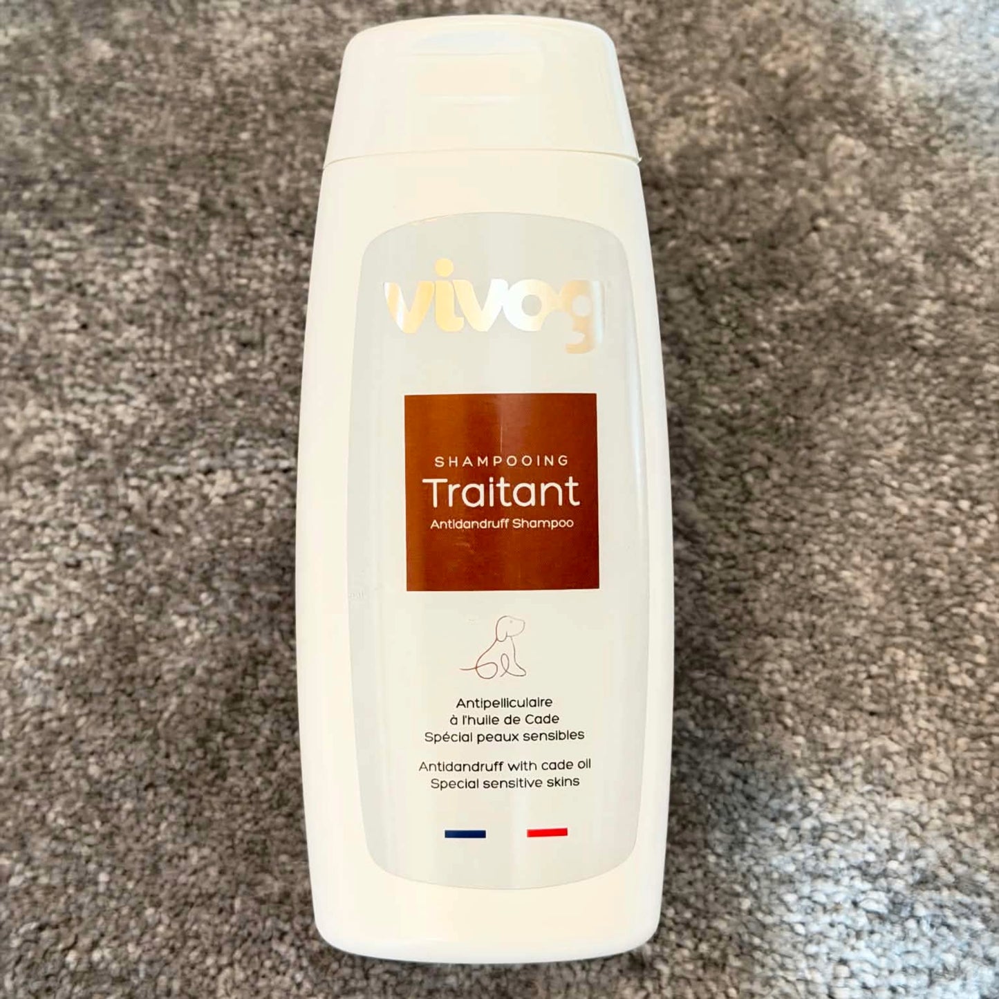 Shampoing Anti-Pelliculaire à l'Huile de Cade Vivog - Peau Sensible - Made in France | Le Dressing du Chien