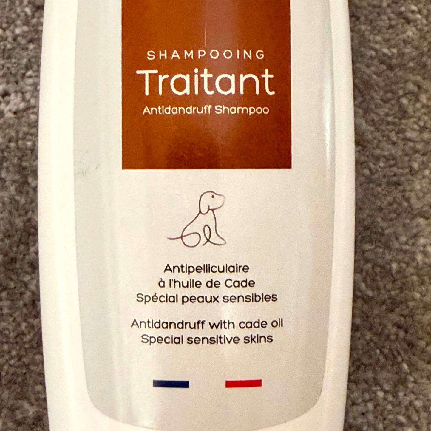 Shampoing Anti-Pelliculaire à l'Huile de Cade Vivog - Peau Sensible - Made in France | Le Dressing du Chien